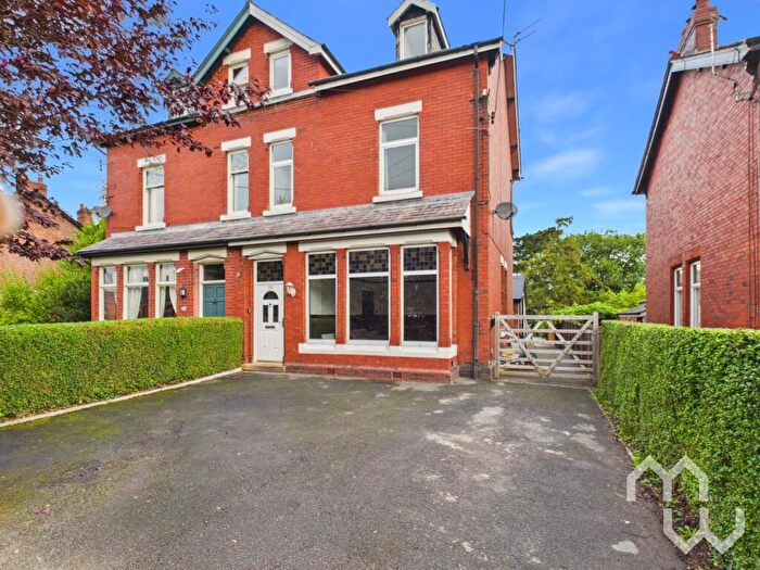 5 Bedroom Semi-Detached House For Sale In Chapel Lane, New Longton, PR4