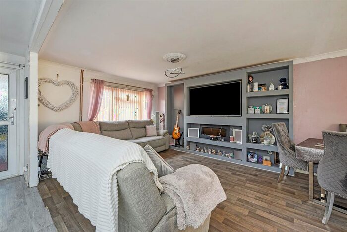 3 Bedroom Terraced House For Sale In Flexford Gardens, Havant, PO9