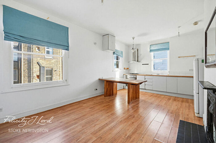 2 Bedroom Flat For Sale In Holmleigh Road, London, N16