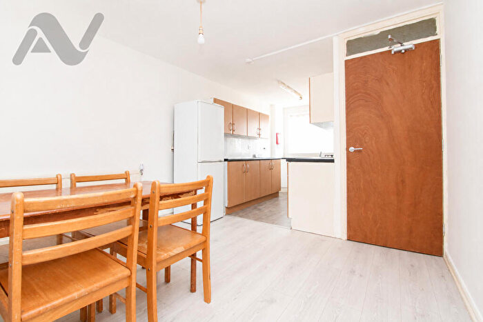 4 Bedroom Terraced House To Rent In Thetford Close, Wood Green, London, N13