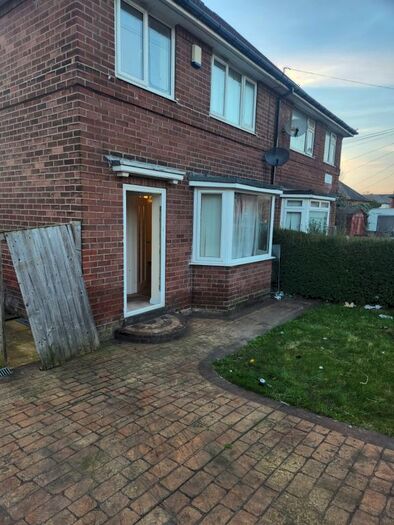 3 Bedroom Semi-Detached House To Rent In Studfold View, Leeds, LS14