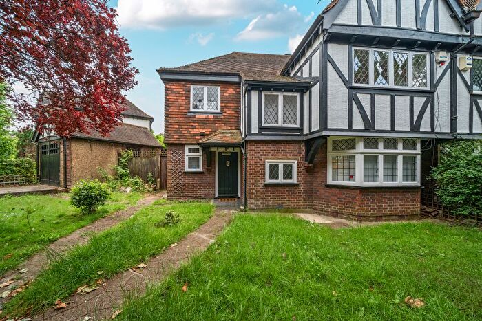 4 Bedroom Semi-Detached House To Rent In Vale Lane, London, W3