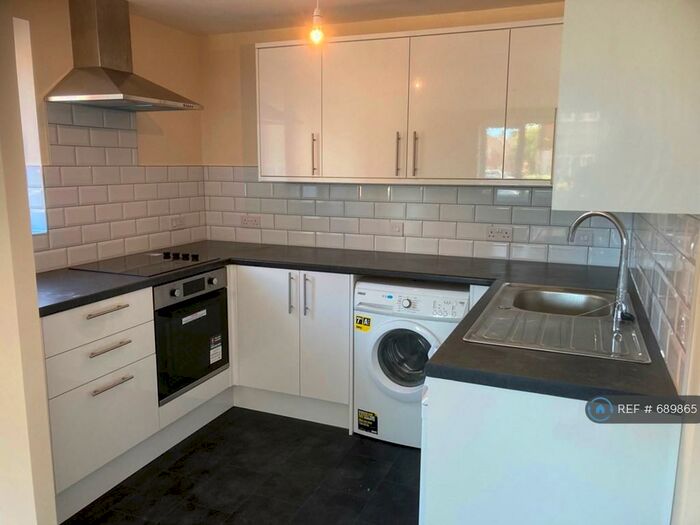 1 Bedroom Flat To Rent In Chandlers Drive, Erith, DA8