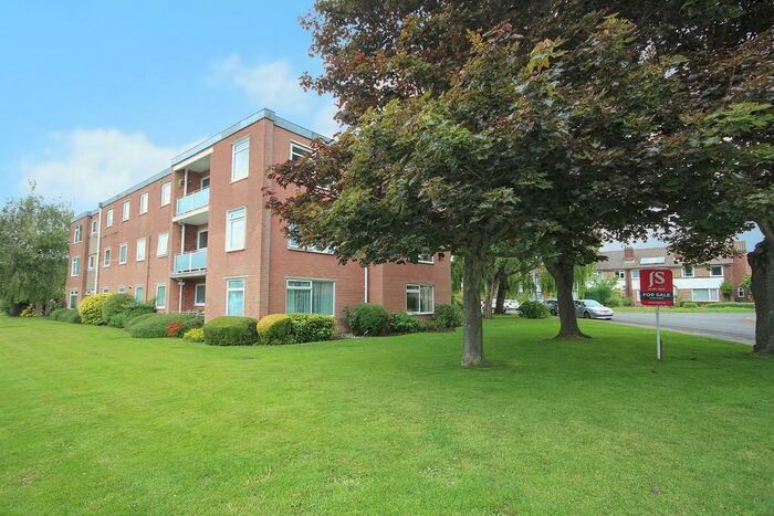 2 Bedroom Flat To Rent In Stonehurst Road, Worthing, BN13