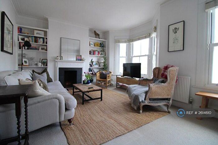 2 Bedroom Flat To Rent In Northcote Road, London, SW11