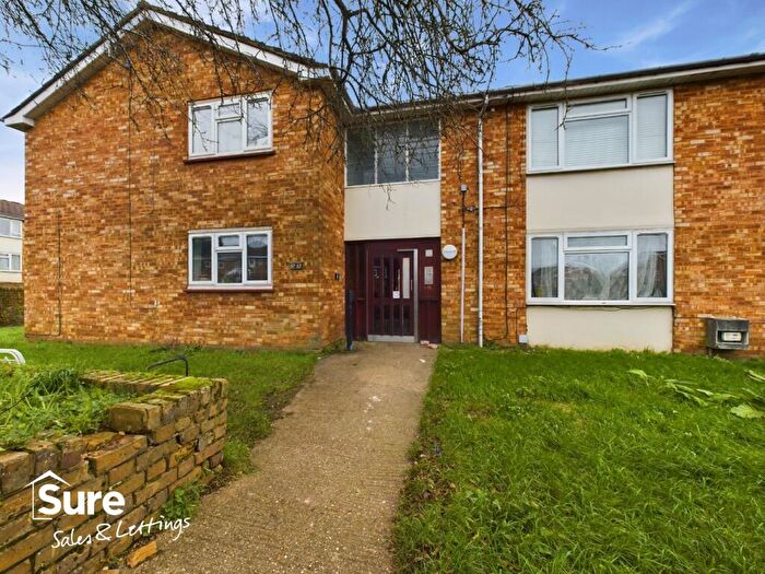 2 Bedroom Apartment To Rent In Crabtree Lane, Hemel Hempstead, Hertfordshire, HP3