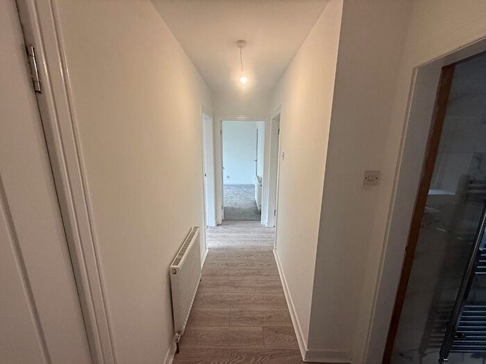 3 Bedroom Flat To Rent In Midcroft Avenue, Castlemilk, Glasgow, G44