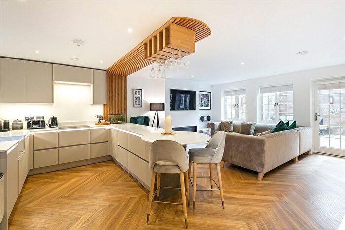 4 Bedroom Flat For Sale In Upper Richmond Road, Barnes, SW15