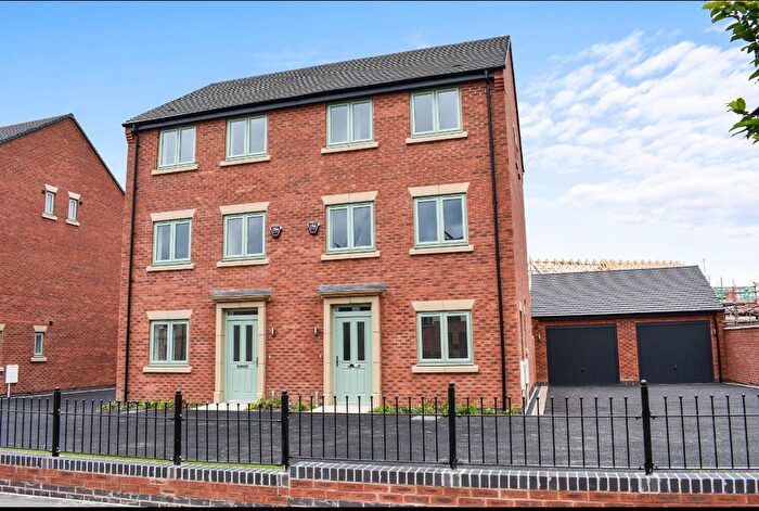 3 Bedroom Semi-Detached House To Rent In The Avenue, Corby, NN17