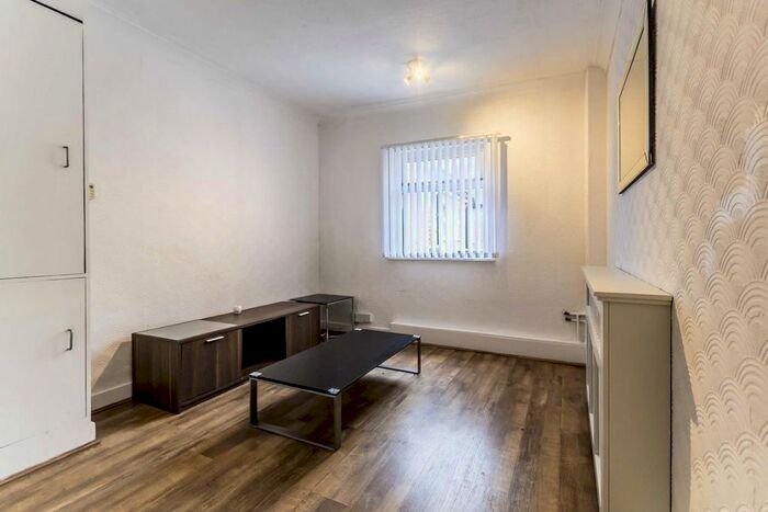 1 Bedroom Flat To Rent In Twickenham Road, Isleworth, TW7