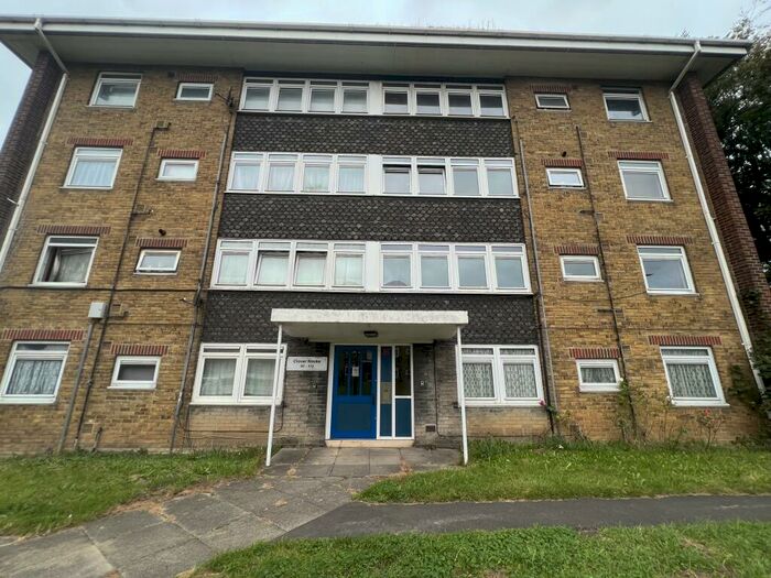 1 Bedroom Flat To Rent In Clover Nooke Old Redbridge Road, SO15