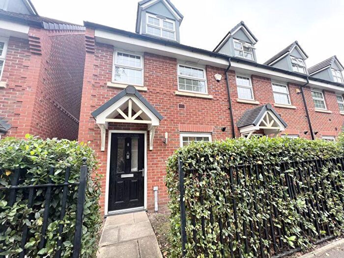 3 Bedroom Terraced House To Rent In Weaste Lane, Salford, M6