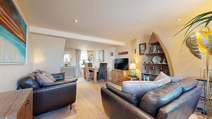 3 Bedroom Terraced House For Sale In Grove Road, Portland, DT5