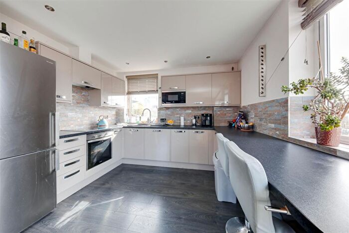 2 Bedroom Flat For Sale In Grenade Street, London, E14