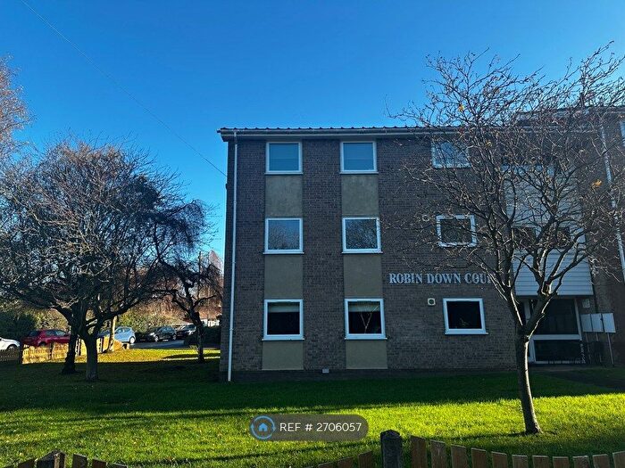 2 Bedroom Flat To Rent In Robin Down Court, Mansfield, NG18