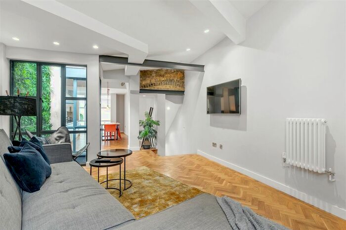 2 Bedroom Maisonette To Rent In Northampton Grove, London, N1