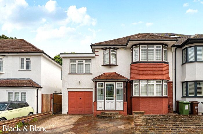 4 Bedroom Semi-detached House To Rent In Sherwood Way, West Wickham, BR4