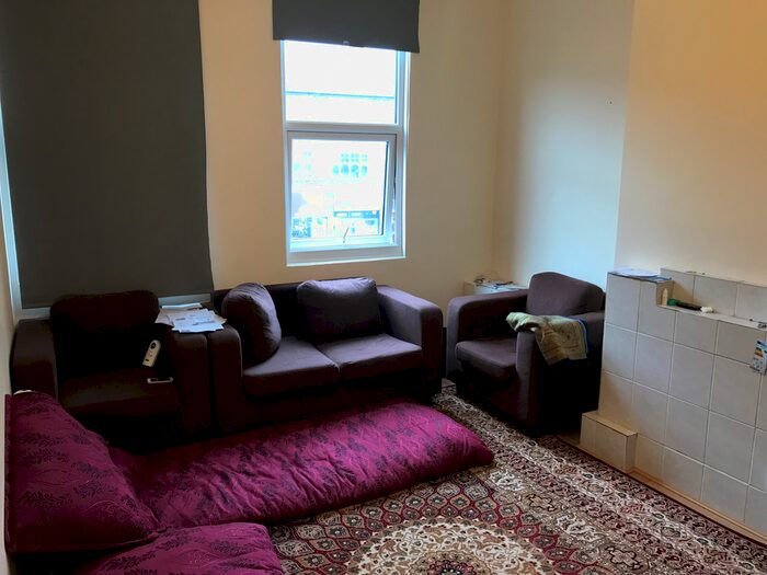 2 Bedroom Flat To Rent In Drayton Waye, Harrow, Greater London, HA3