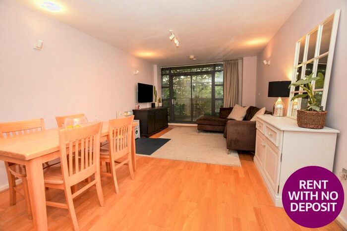 2 Bedroom Flat To Rent In City Gate, Blantyre Street, Castlefield, Manchester, M15