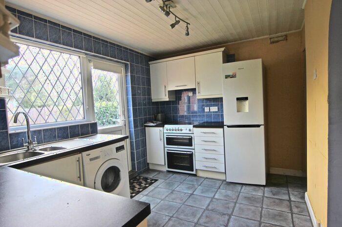3 Bedroom Semi-Detached House To Rent In Stoneleigh Avenue, Enfield, Greater London, EN1