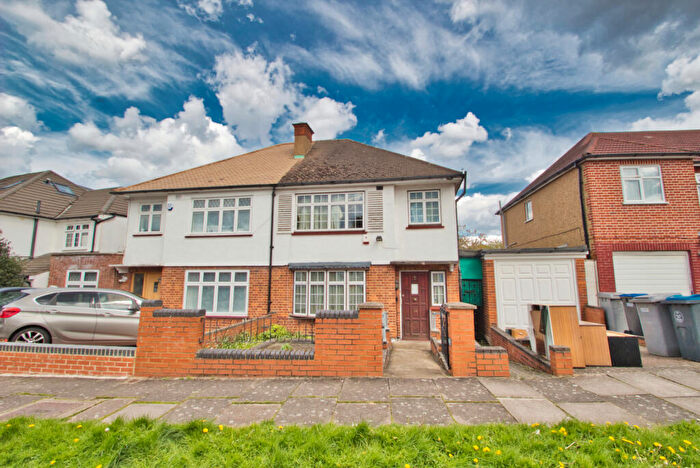 4 Bedroom Semi Detached House To Rent In Vista Way, Kenton, HA3