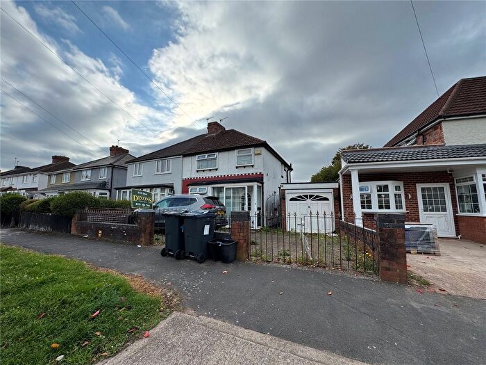 3 Bedroom Semi-detached House For Sale In Redthorn Grove, Birmingham, West Midlands, B33