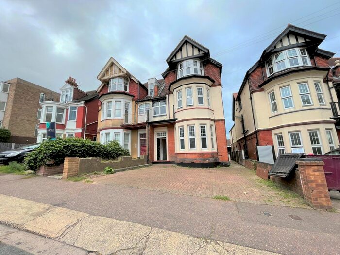 1 Bedroom Flat To Rent In Palmerston Road, Westcliff-On-Sea, SS0