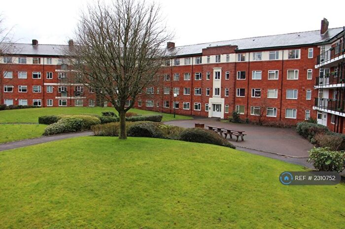 2 Bedroom Flat To Rent In Melmerby Court, Salford, M5