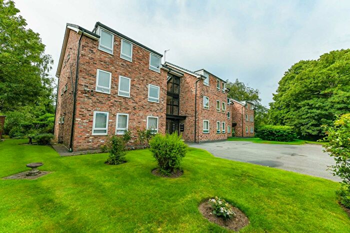 2 Bedroom Flat To Rent In Woodlands Court, Timperley, WA15