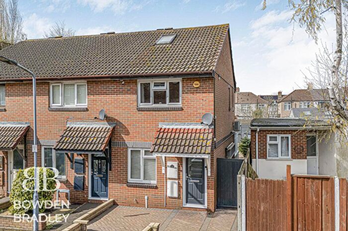 2 Bedroom End Of Terrace House For Sale In Crucible Close, Chadwell Heath, RM6