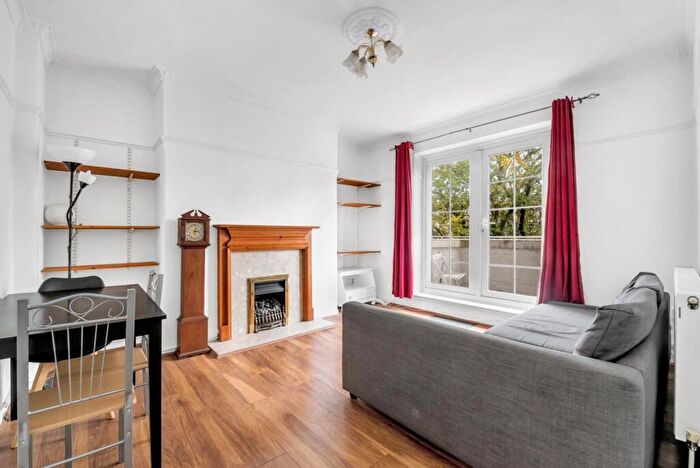 3 Bedroom Flat To Rent In Stoke Newington Church Street, London, N16