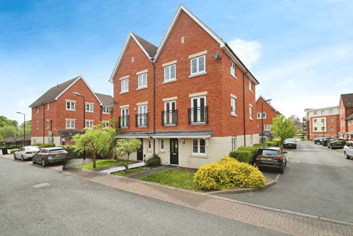 5 Bedroom Semi Detached House To Rent In Meyers Close, Langley, SL3