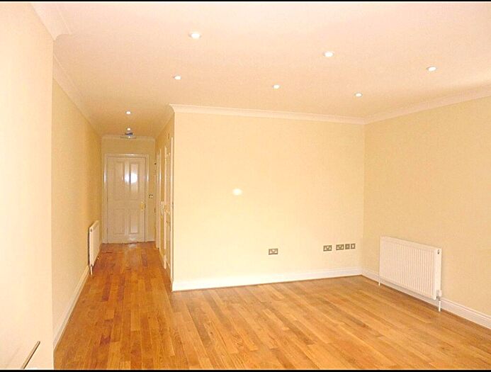 1 Bedroom Flat For Sale In Station Road, Parkstone, Poole, Dorset, BH14
