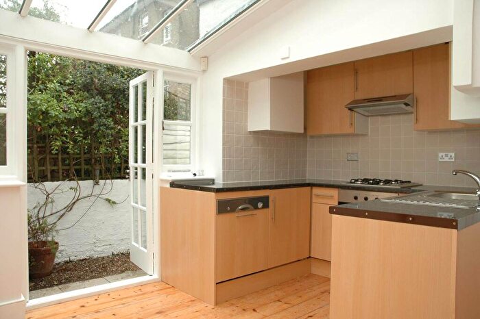 2 Bedroom Flat To Rent In Clifton Hill, St John's Wood, London, NW8