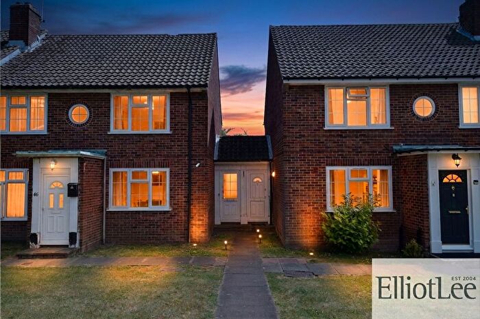 2 Bedroom Flat For Sale In Elms Lane, Wembley, HA0