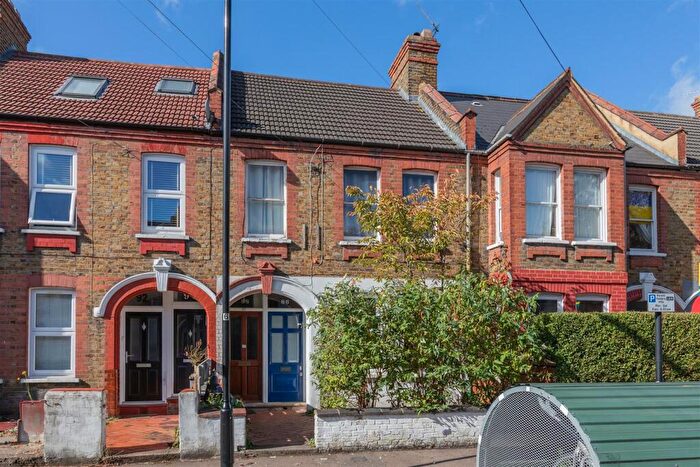 1 Bedroom Maisonette For Sale In Bloxhall Road, Leyton, E10