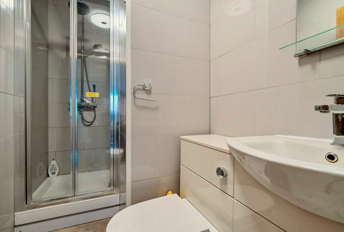 2 Bedroom Apartment For Sale In Vancouver Road, Edgware, Middlesex, HA8