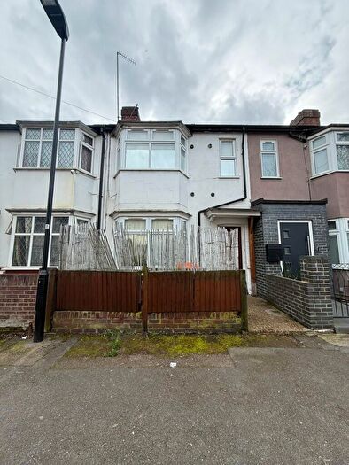 3 Bedroom Terraced House To Rent In Gresham Road, London, E16