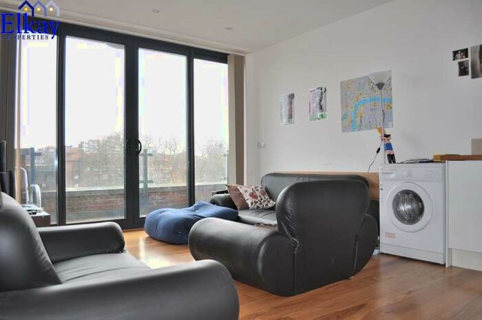 2 Bedroom Flat To Rent In Mare Street, London E8