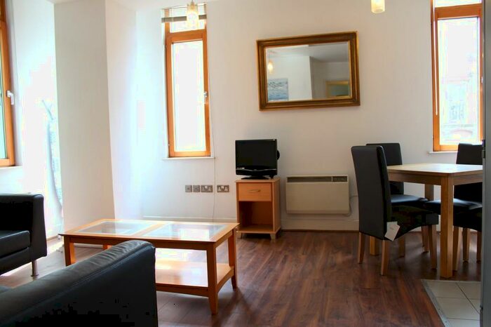 2 Bedroom Apartment To Rent In Chatsworth House, Lever Street, M1