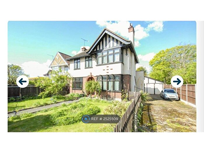 3 Bedroom Detached House To Rent In Twickenham Road, Isleworth, TW7