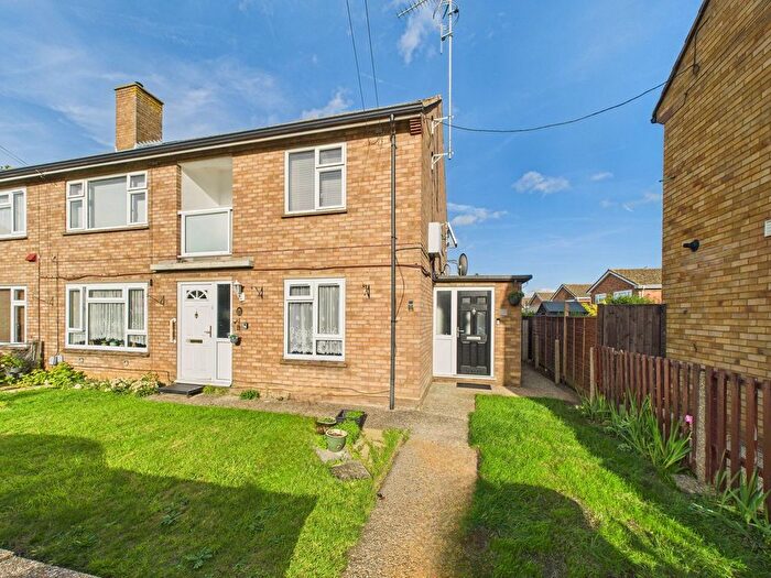 2 Bedroom Maisonette For Sale In Walnut Way, Ickleford, Hitchin, SG5