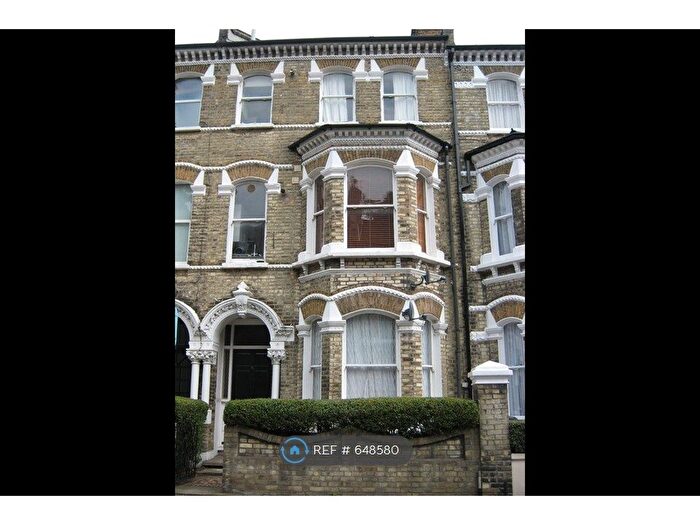 2 Bedroom Flat To Rent In Clapham North, London, SW9
