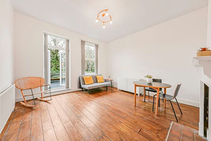 2 Bedroom Flat To Rent In Finchley Road, Cricklewood, NW3