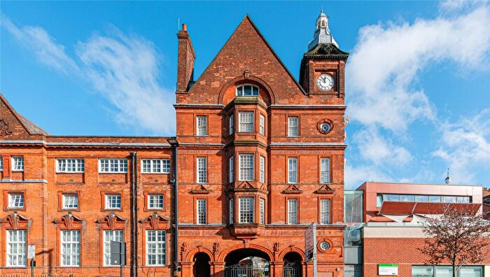 3 Bedroom Apartment For Sale In Tiltman Place, Islington, London, N7