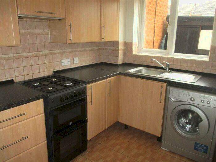 1 Bedroom End Of Terrace House To Rent In Pearl Gardens, Slough, Berkshire, SL1