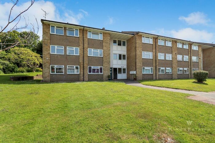 2 Bedroom Flat To Rent In Chenies Close, Tunbridge Wells, TN2