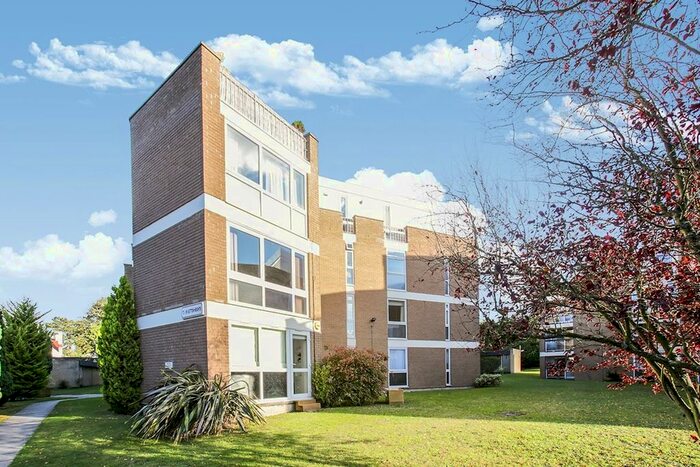 2 Bedroom Flat To Rent In Albion Road, Sutton, Surrey, SM2