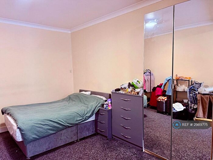 Studio To Rent In Goodmayes Avenue, Ilford, IG3