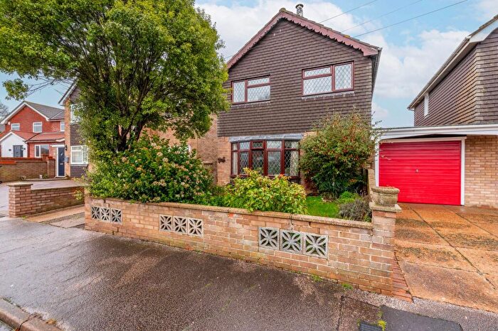 4 Bedroom Link Detached House For Sale In Sunningdale Avenue, Pakefield, NR33
